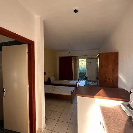 Aparthotel Rainbow Kalamákion